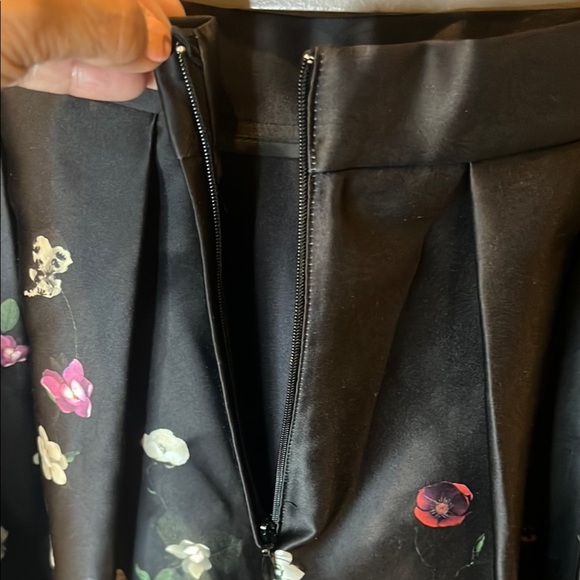 H&M Black A-Line Pleated Sateen Floral print skirt size 10 - Picture 11 of 16
